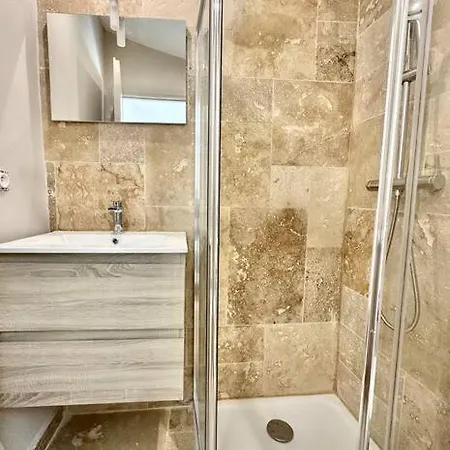 Apartament Cosy: 2 Min Train, 10 Min Plage, Clim Nicea